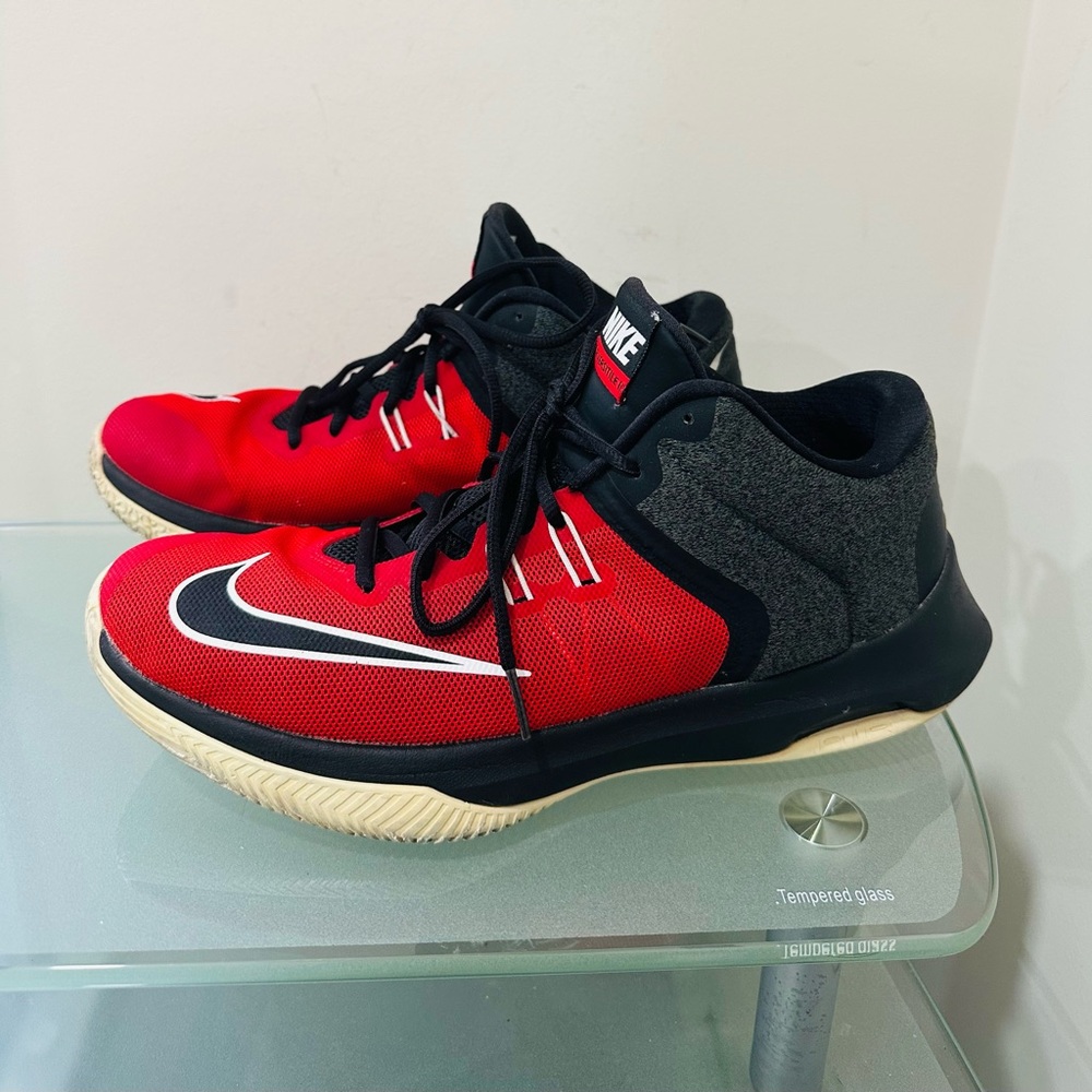 Nike Air Versatile II Mens Sz 9,5 Basketball Running Shoes 921692-600
